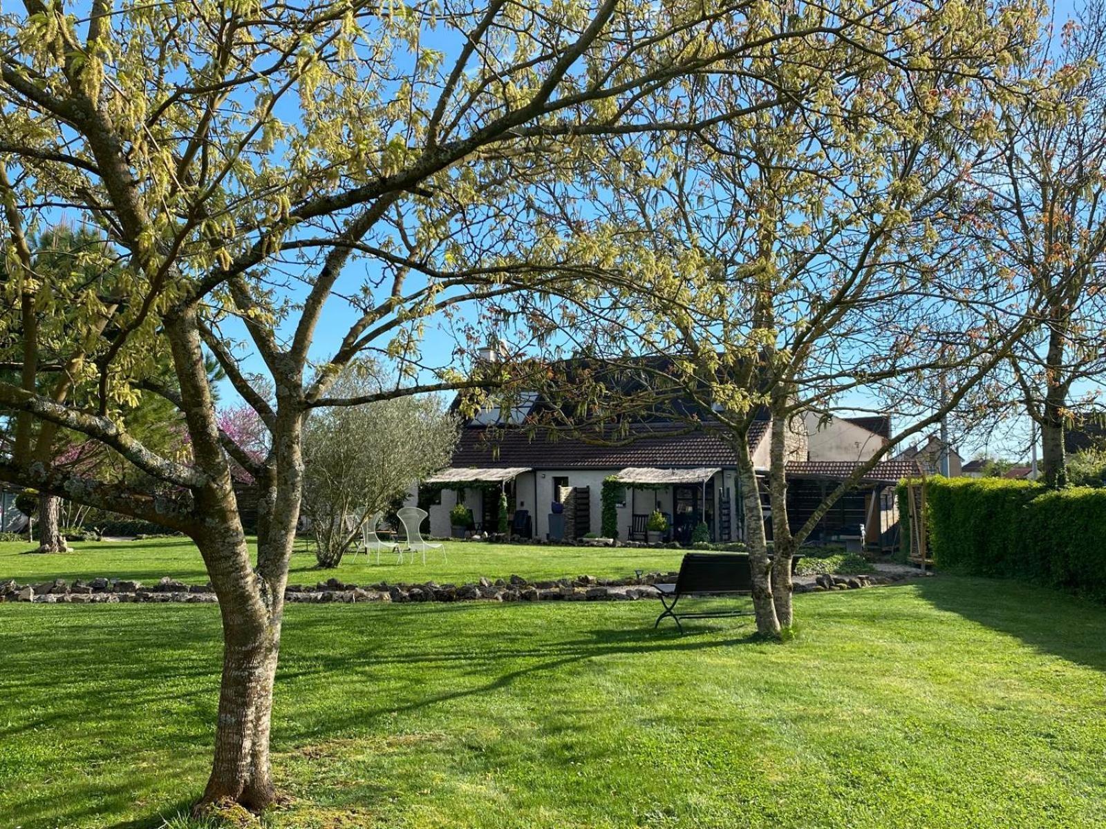 Gite Et Studios Les Barongeres Farges-les-Chalon Bagian luar foto