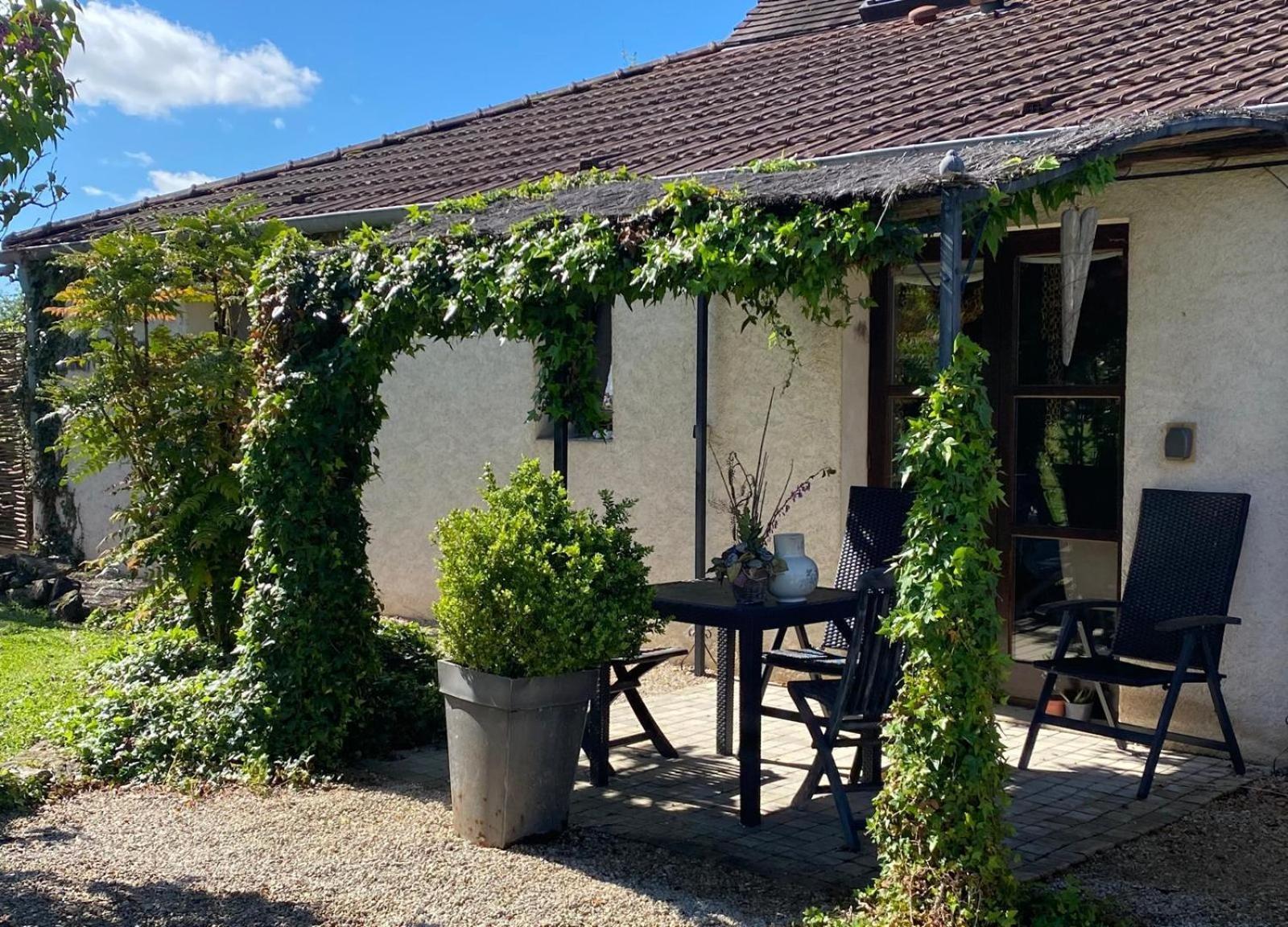 Gite Et Studios Les Barongeres Farges-les-Chalon Bagian luar foto