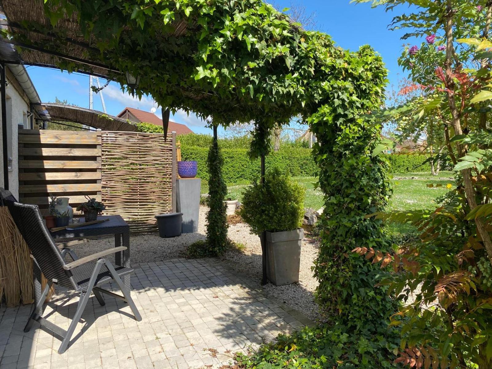 Gite Et Studios Les Barongeres Farges-les-Chalon Bagian luar foto